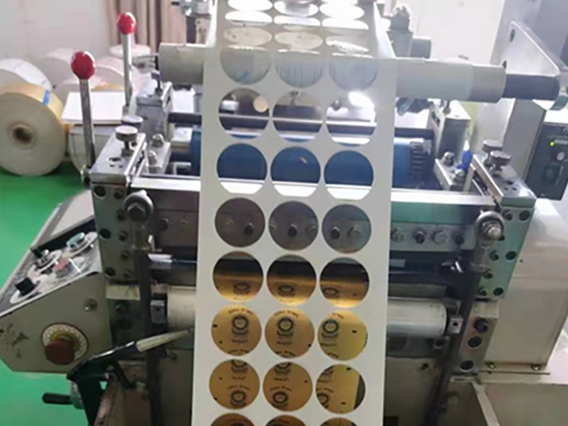 the roll label matrix removal machine can stripe away the waste matrix and leave clean finished labels on the backing paper